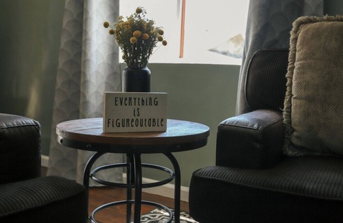 South Redlands House | Charming Getaway | Dog Friendly | King Bed