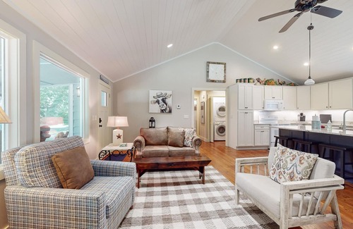 Flat Rock Cottage | Charming Getaway w/Luxe Interior & Screened Patio - Near Attractions