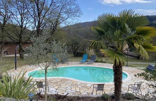 Connac House | Charming gîte with views and shared pool