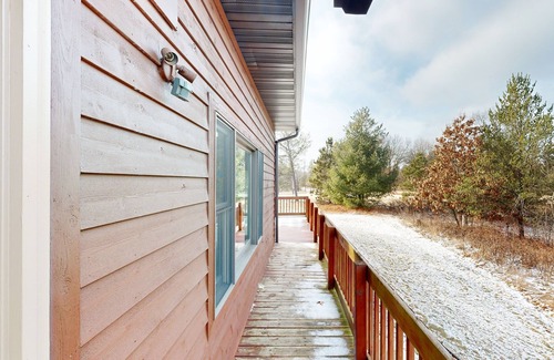 Rome House | Charming Golf View Home, w/Hot tub, Sauna, Fire pit, near Lakes & Trails!