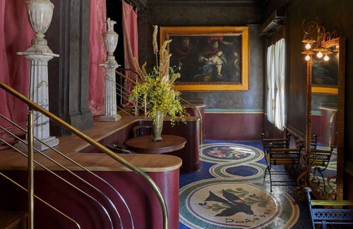 Mount Vernon House | Charming Gothic Room w/Plush Quilted Bedding Near Baltimore's Attractions