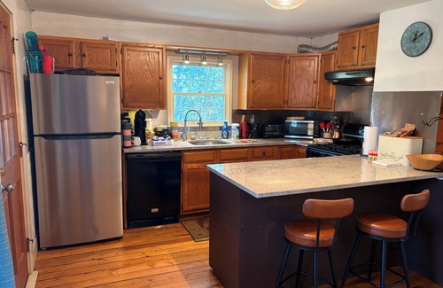 Oakland House | Charming Guest House on Farm - Pets Welcome