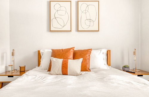 Hood River House | Charming guest suite in the heart of downtown with hot tub & large patio