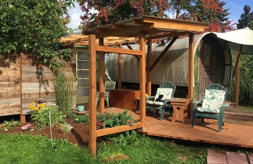 Corvallis House | Charming Gypsy Caravan in private yard near university, downtown and river park