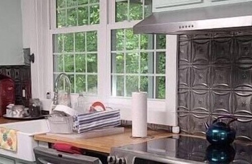 Lawton House | Charming hilltop lakefront getaway!