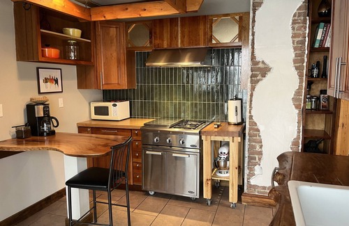 Cleveland House | Charming Historic Retreat Fenced Yard