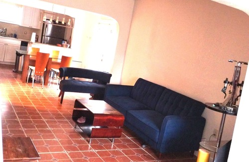 Little Ranches House | Charming Historic 2-Bedroom Bungalow-Fantastic by Downtown Hollywood w/Wi-Fi,+
