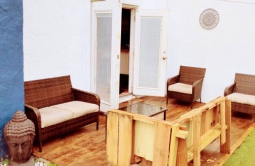 Little Ranches House | Charming Historic 2-Bedroom Bungalow-Fantastic by Downtown Hollywood w/Wi-Fi,+