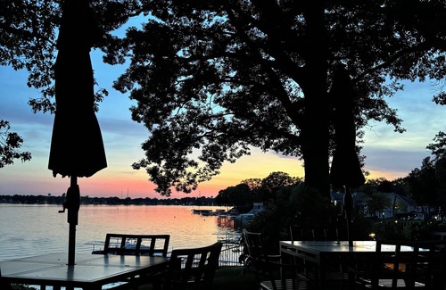Syracuse House | Charming & Historic Family Retreat on Syracuse Lake & Maxwelton Golf Course