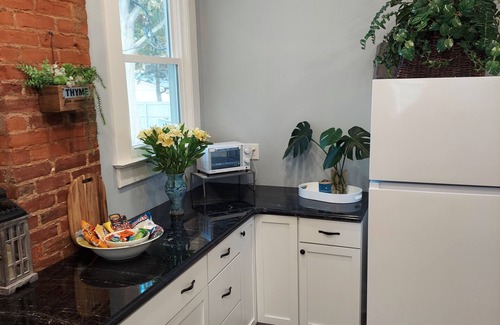 Terre Haute House | Charming historical 4 bd & 3 full ba home in Terre Haute with WiFi, AC & parking