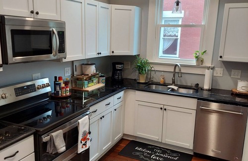 Terre Haute House | Charming historical 4 bd & 3 full ba home in Terre Haute with WiFi, AC & parking