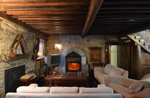 Halleux House | Charming Holiday Home in Halleux with Garden