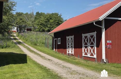 Norra Fagelas House | Charming holiday home with views of the landscape and close to Lake Vättern