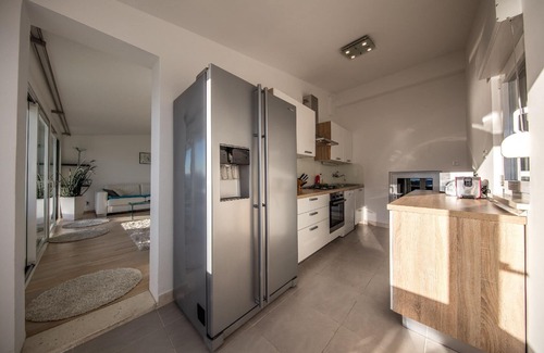 Podstrana House | Charming Holiday House in Podstrana with Green Garden