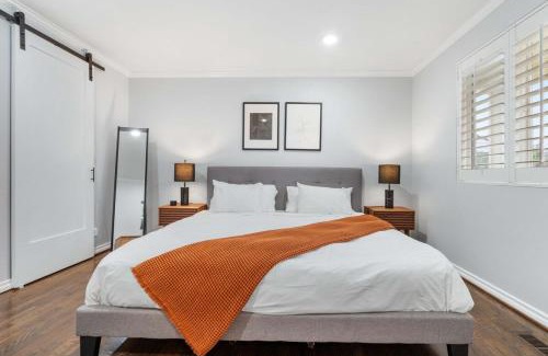 Crossroads House | Charming Home in Bellevue Near Downtown n Microsoft