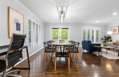 Crossroads House | Charming Home in Bellevue Near Downtown n Microsoft