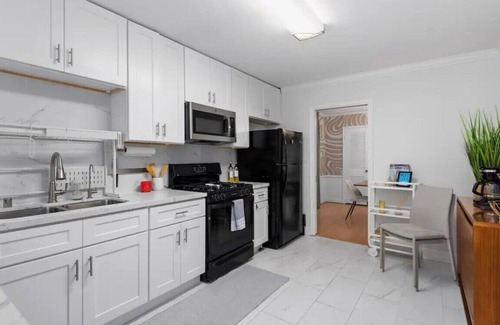 Braeswood Place House | Charming Home in Braeswood King Beds Wifi