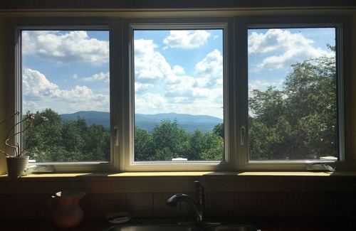 Bolton-Ouest Ski Chalet | Charming Home, Panoramic Mountain Views, Ideal For Family