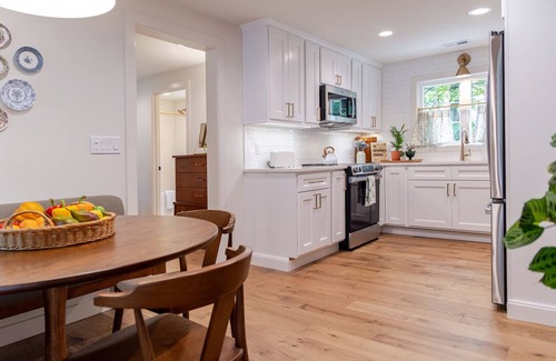 Cape Girardeau House | Charming Home Retreat Among Majestic Trees - Near SEMO, Capaha Park & Downtown