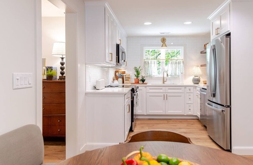 Cape Girardeau House | Charming Home Retreat Among Majestic Trees - Near SEMO, Capaha Park & Downtown