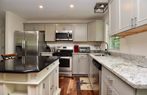 Saratoga Springs House | Charming home in wonderful Saratoga Springs walk to Concerts at Spac -Hot tub