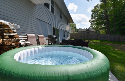 Saratoga Springs House | Charming home in wonderful Saratoga Springs walk to Concerts at Spac -Hot tub