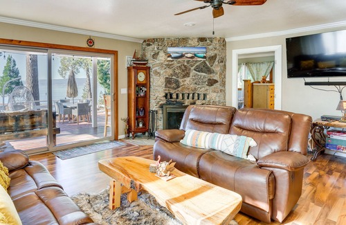 East Shore House | Charming Home w/ Private Dock on Lake Almanor!