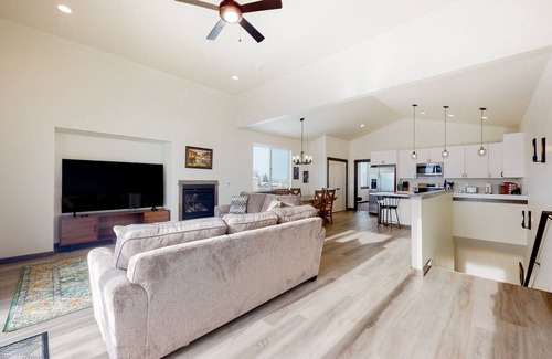 Bozeman House | Charming home with mountain view, fireplace, balcony, & washer/dryer