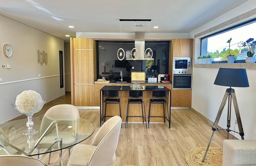 Fafe Villa | CHARMING HOUSE WITH POOL IN A QUIET AND RELAXING PRIVATE PARK