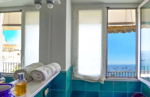 Positano City Centre House | Charming house CASA RAFFI with sea view near Positano’s Spiaggia Grande beach