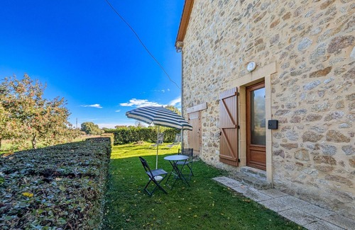 Saint-Plantaire Cottage | Charming House near Eguzon Lake - Peaceful Garden, Child Games, Private Parking