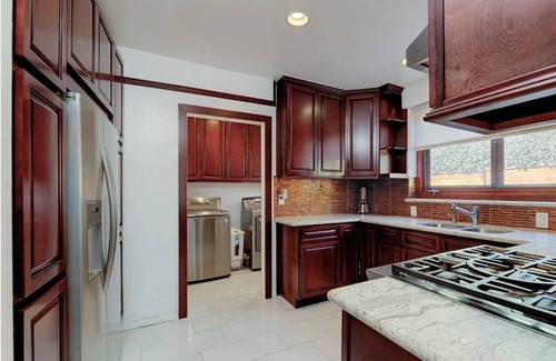 West Los Angeles House | Charming House Ideally Located in West Los Angeles.