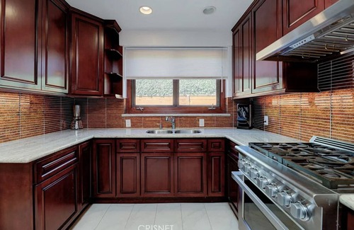 West Los Angeles House | Charming House Ideally Located in West Los Angeles.