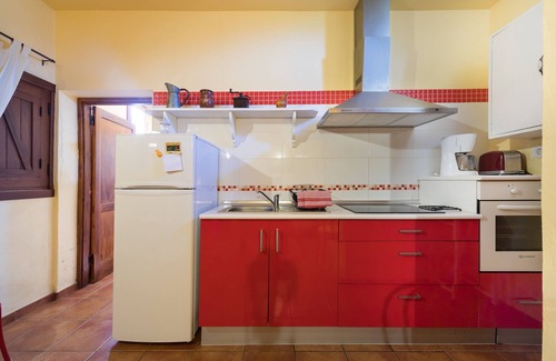 Barranco del Pinar Cottage | charming house in the middle of nature with pool .Ideal couples.