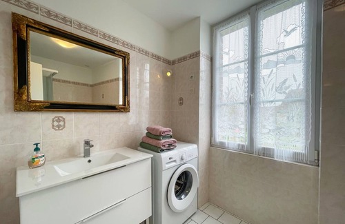 Rabodanges Cottage | Charming house near Rabodanges Lake with garden and fireplace