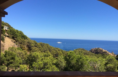 Tamariu Villa | Charming house that lives with the sea