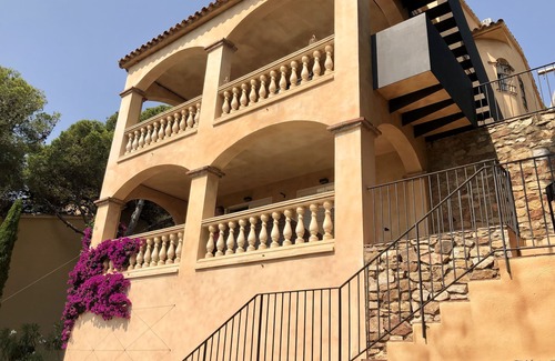 Tamariu Villa | Charming house that lives with the sea