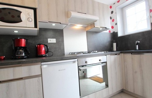 Baupte Cottage | Charming house with enclosed garden and TV, ideal for relaxation