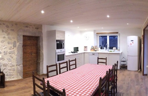 Aurel House | Charming house with swimming pool 14 people