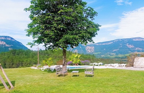Aurel House | Charming house with swimming pool 14 people