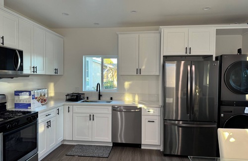 Chatsworth House | Charming house with WiFi and AC in fantastic Los Angeles.