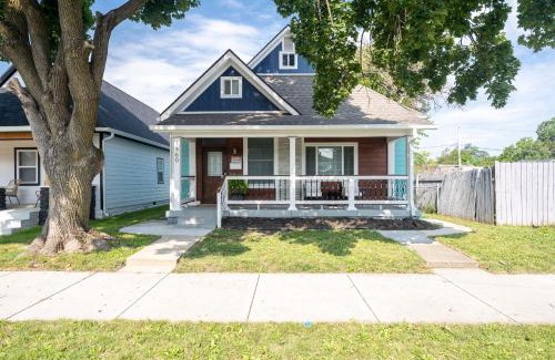 Indianapolis House | Charming Indianapolis Home~5 Min to Lucas Oil