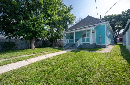 Indianapolis House | Charming Indianapolis Home~5 Min to Lucas Oil