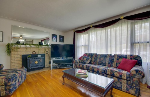 Jefferson City House | Charming Jefferson City Home 2 Mi to Downtown!