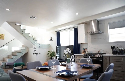 Park Mesa Heights House | Charming LA Comfort with Artistic Vibe – Your 3BR Family Haven