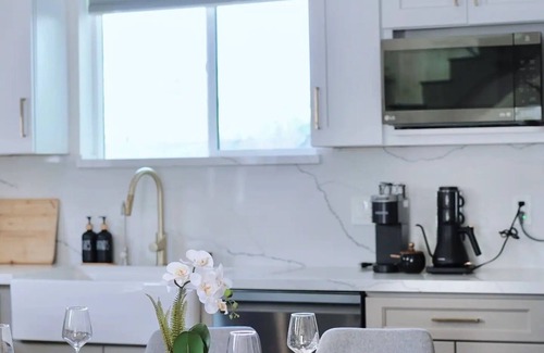 Park Mesa Heights House | Charming LA Comfort with Artistic Vibe – Your 3BR Family Haven