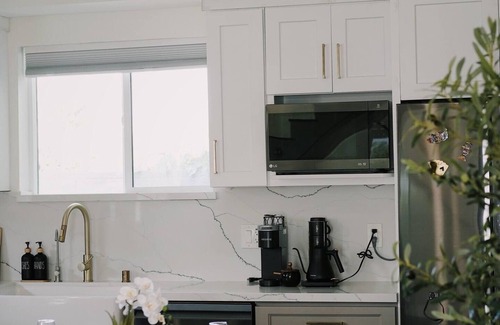 Park Mesa Heights House | Charming LA Comfort with Artistic Vibe – Your 3BR Family Haven