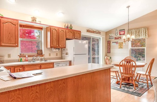 Rome House | Charming Lake Arrowhead/Sand Valley Golf Cabin Retreat