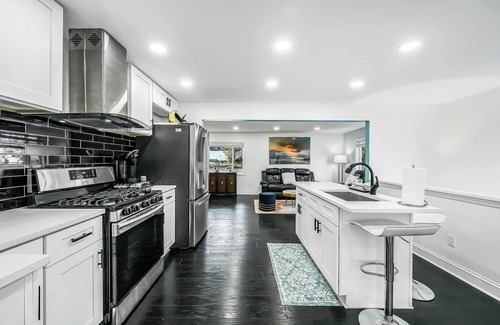 Lake Geneva House | Charming Lake Geneva Retreat for 8