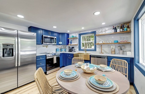 Briar Crest Woods House | Charming/Lake/Kayak/Firepit/Hot tub/Pets